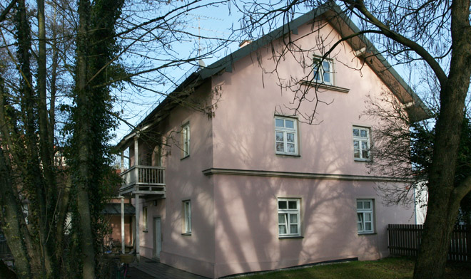 Ludwig-Thoma-Straße 1